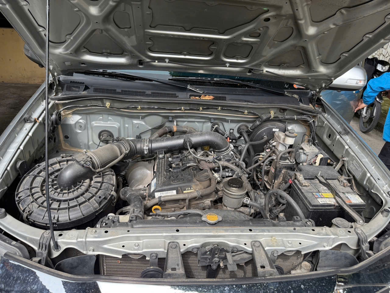Toyota Fortuner 2.7 2014 - Khoang động cơ 1