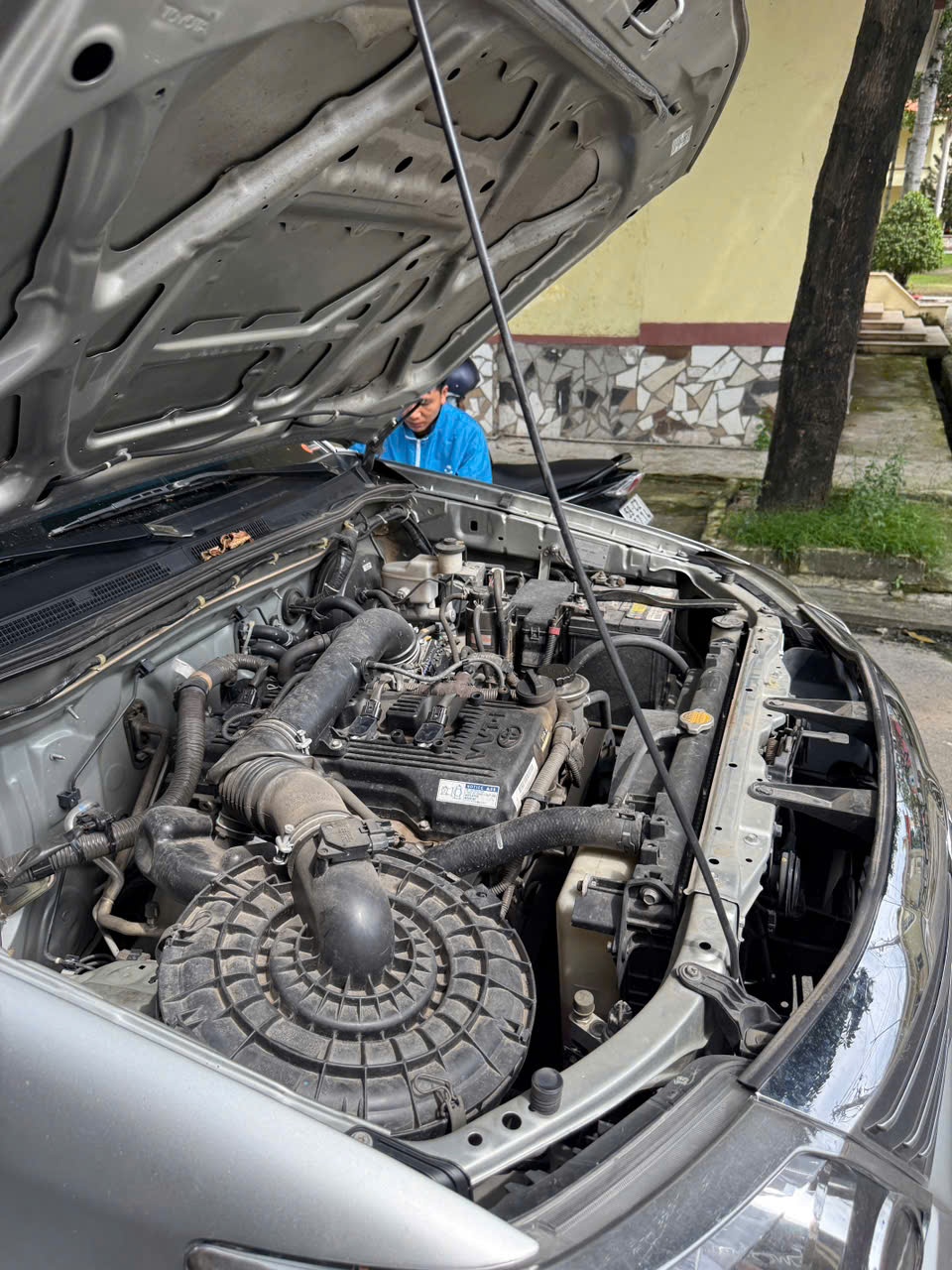 Toyota Fortuner 2.7 2014 - Khoang động cơ 4