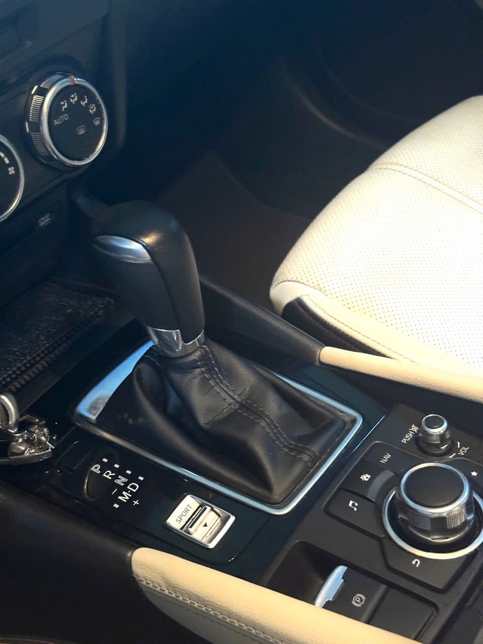 Mazda 3 1.5 AT Sedan 2020 Form cũ 2018 - Nội thất 4