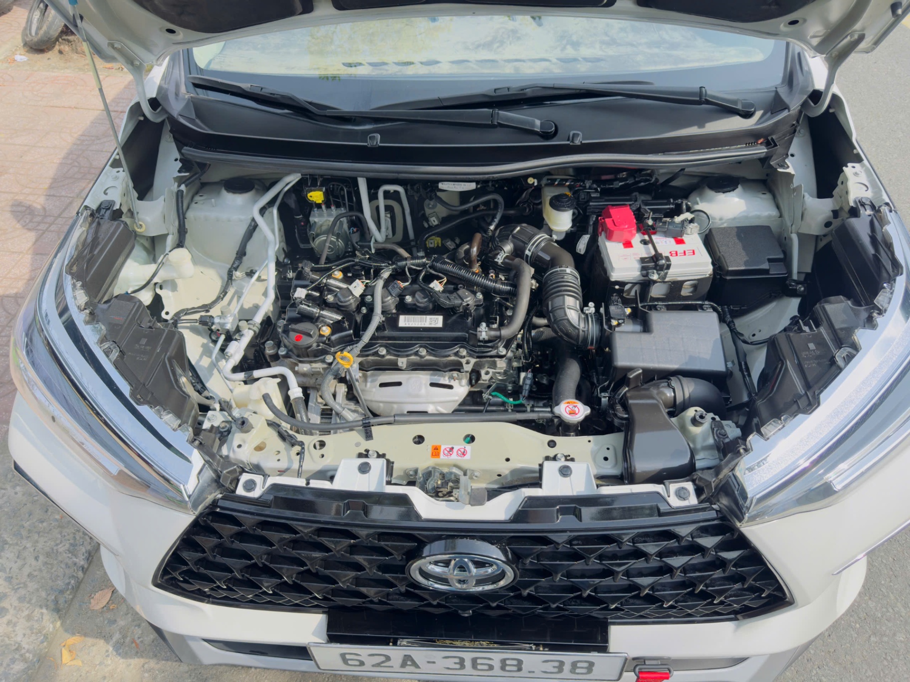 Toyota Veloz Cross Top 2022 - Khoang động cơ 1