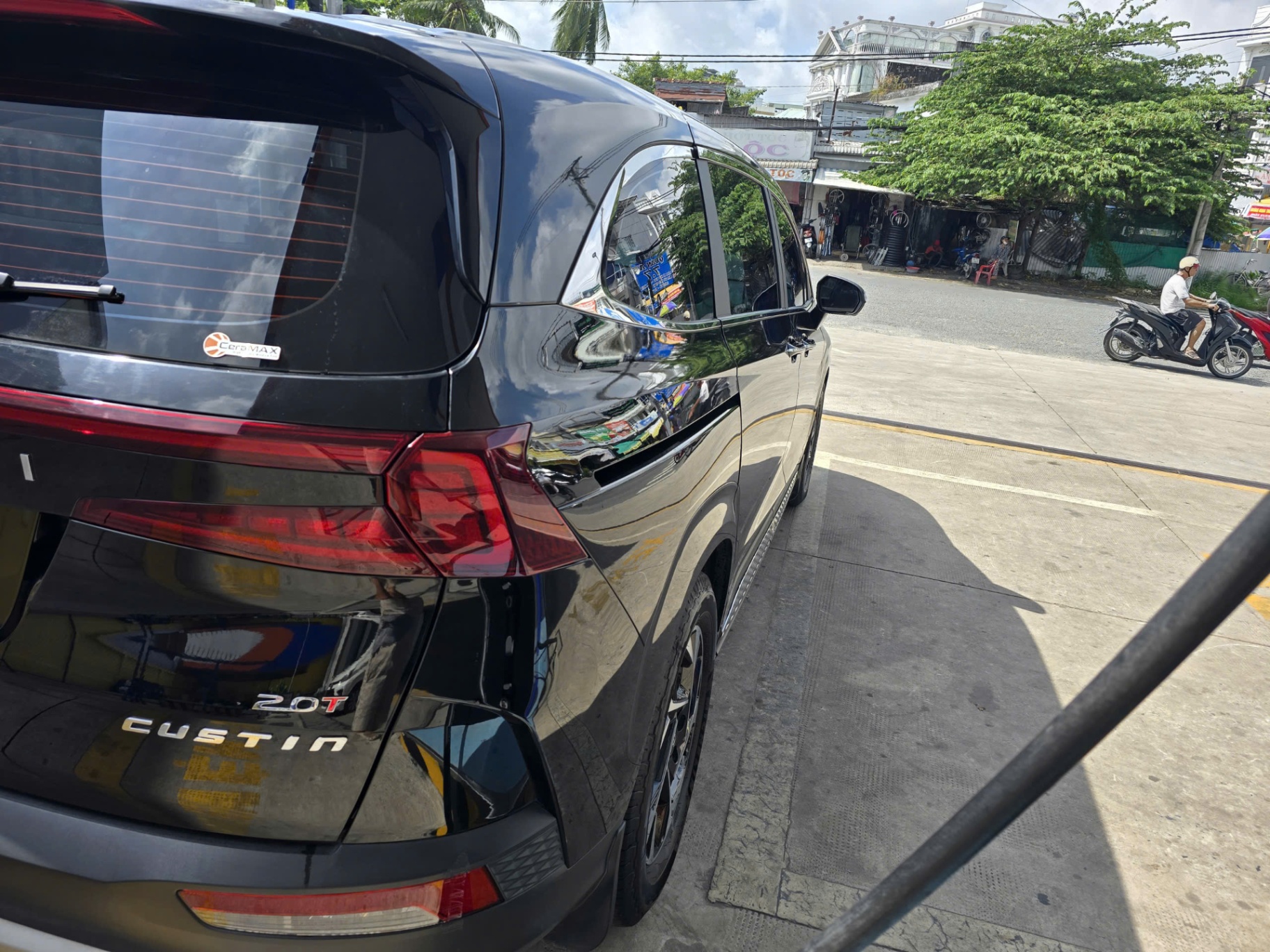 Hyundai Custin 2.0 2023 - Ngoại thất 4