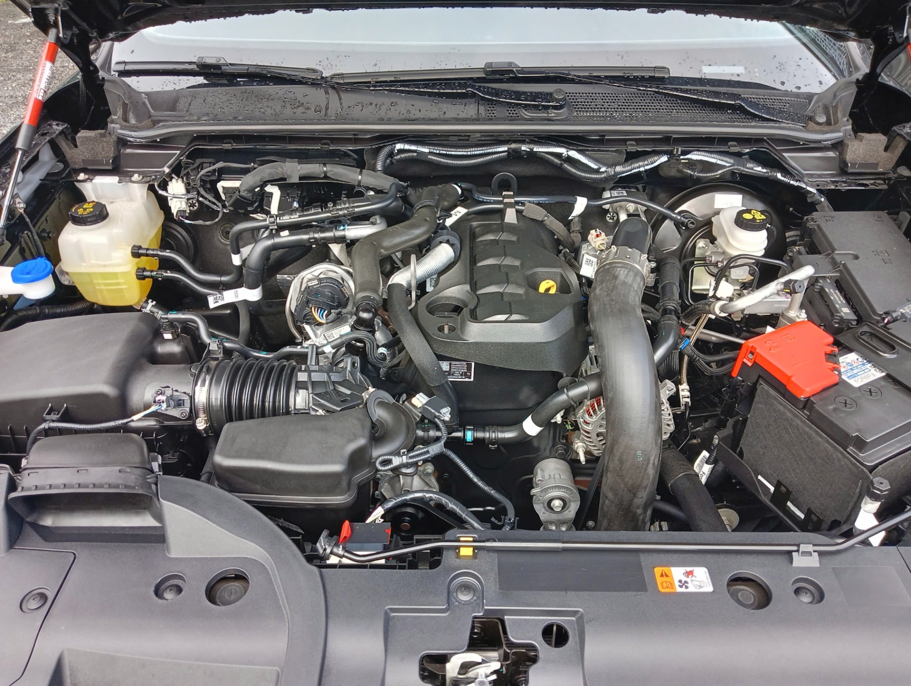 ford ranger xls 4x4 AT 2025 - Khoang động cơ 1