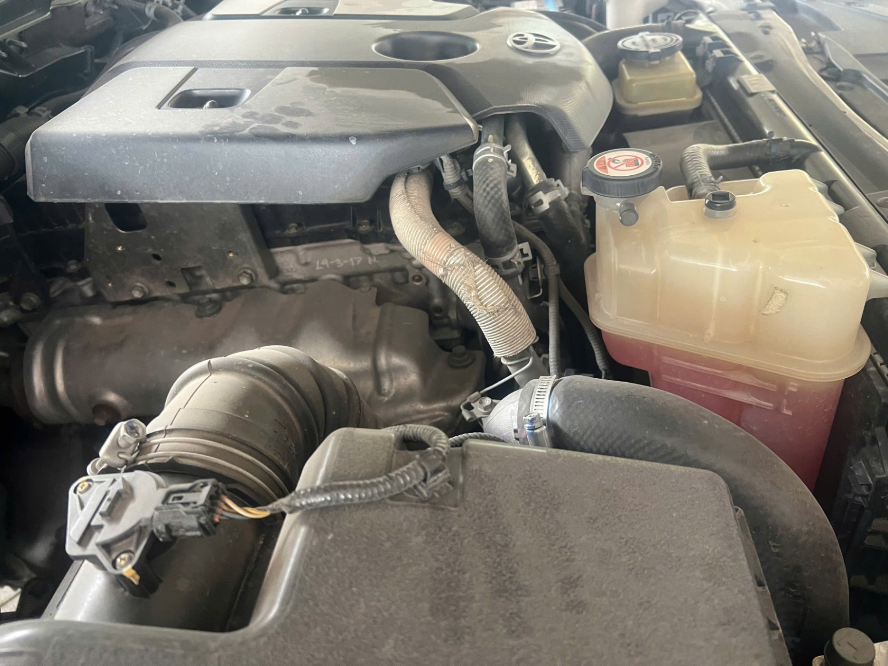 Toyota Fortuner Máy dầu số sàn nhập Indo 2017  - Khoang động cơ 1