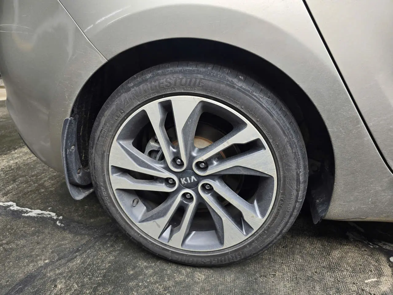 Kia Rondo - Ngoại thất 8