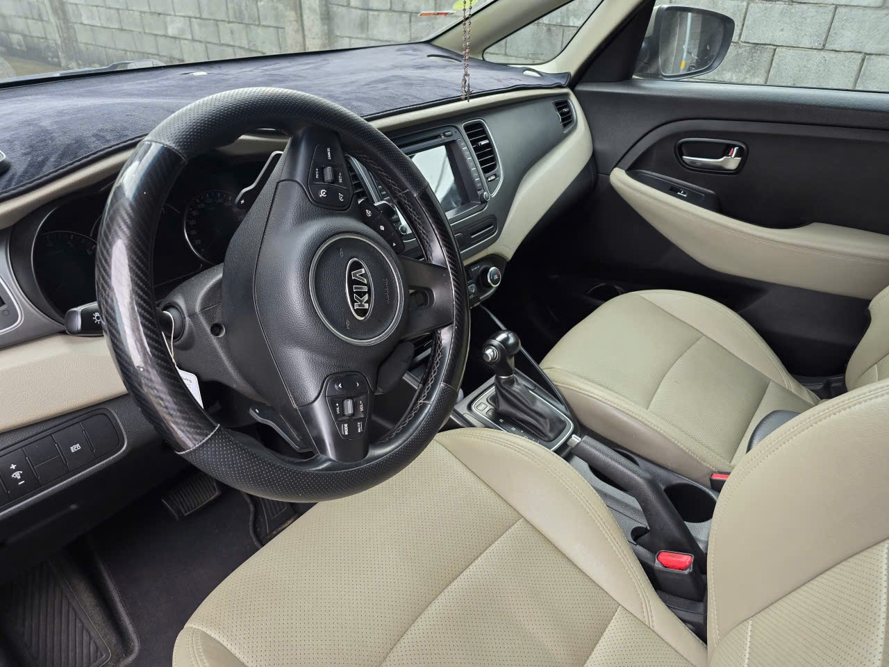 Kia Rondo - Nội thất 4