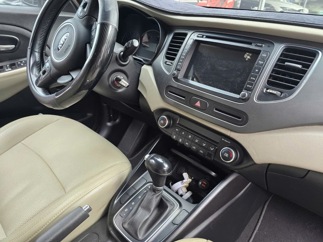 Kia Rondo - Nội thất 6