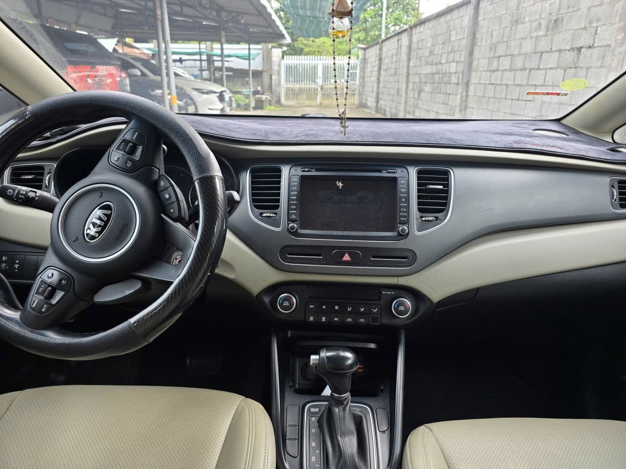 Kia Rondo - Nội thất 7