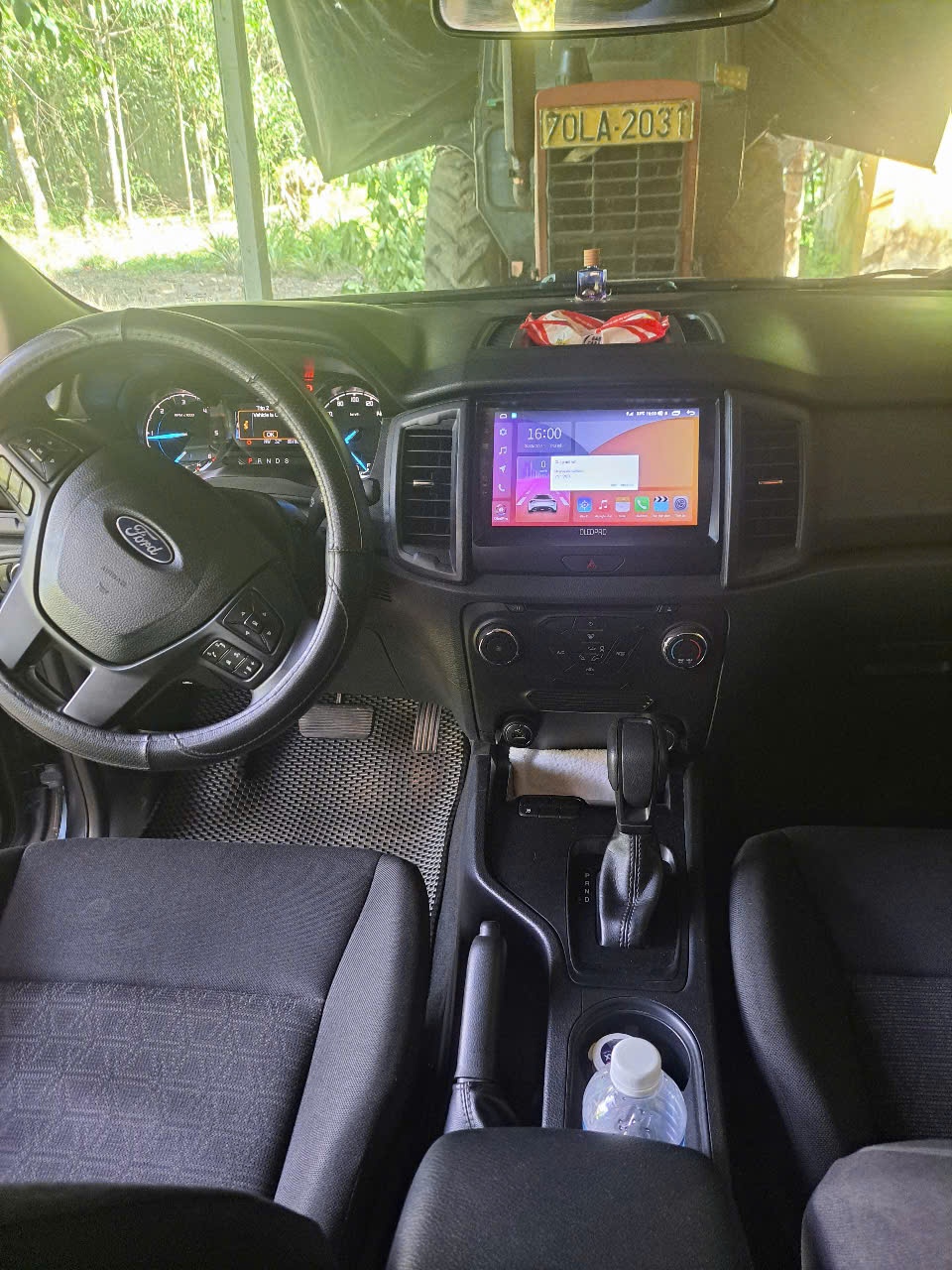 Ford Ranger 4x2 XLS AT 2019 - Nội thất 1