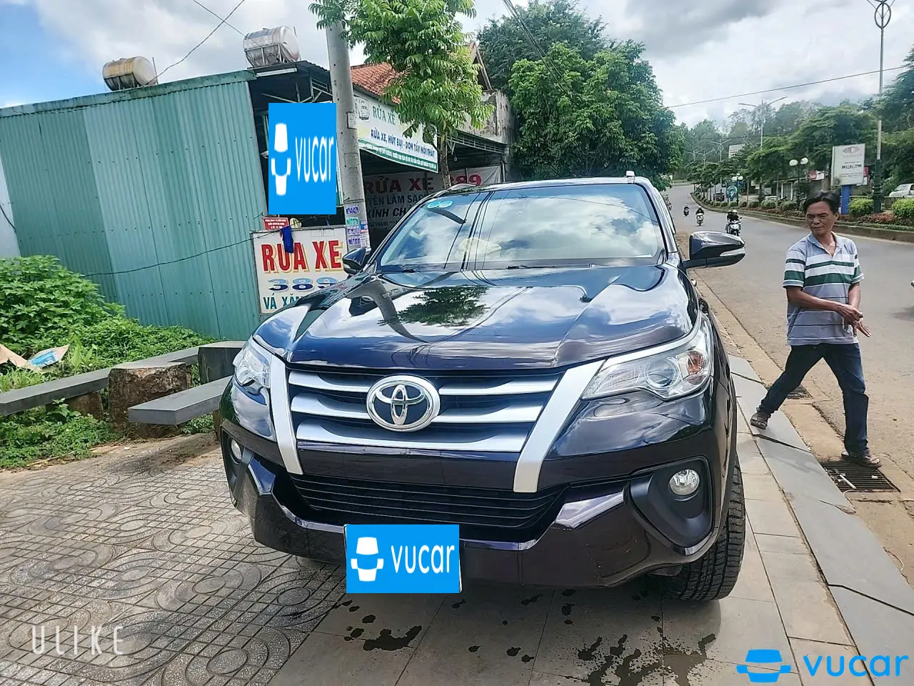 Toyota Fortuner số sàn màu tím ánh kim 2017 - Ngoại thất 7