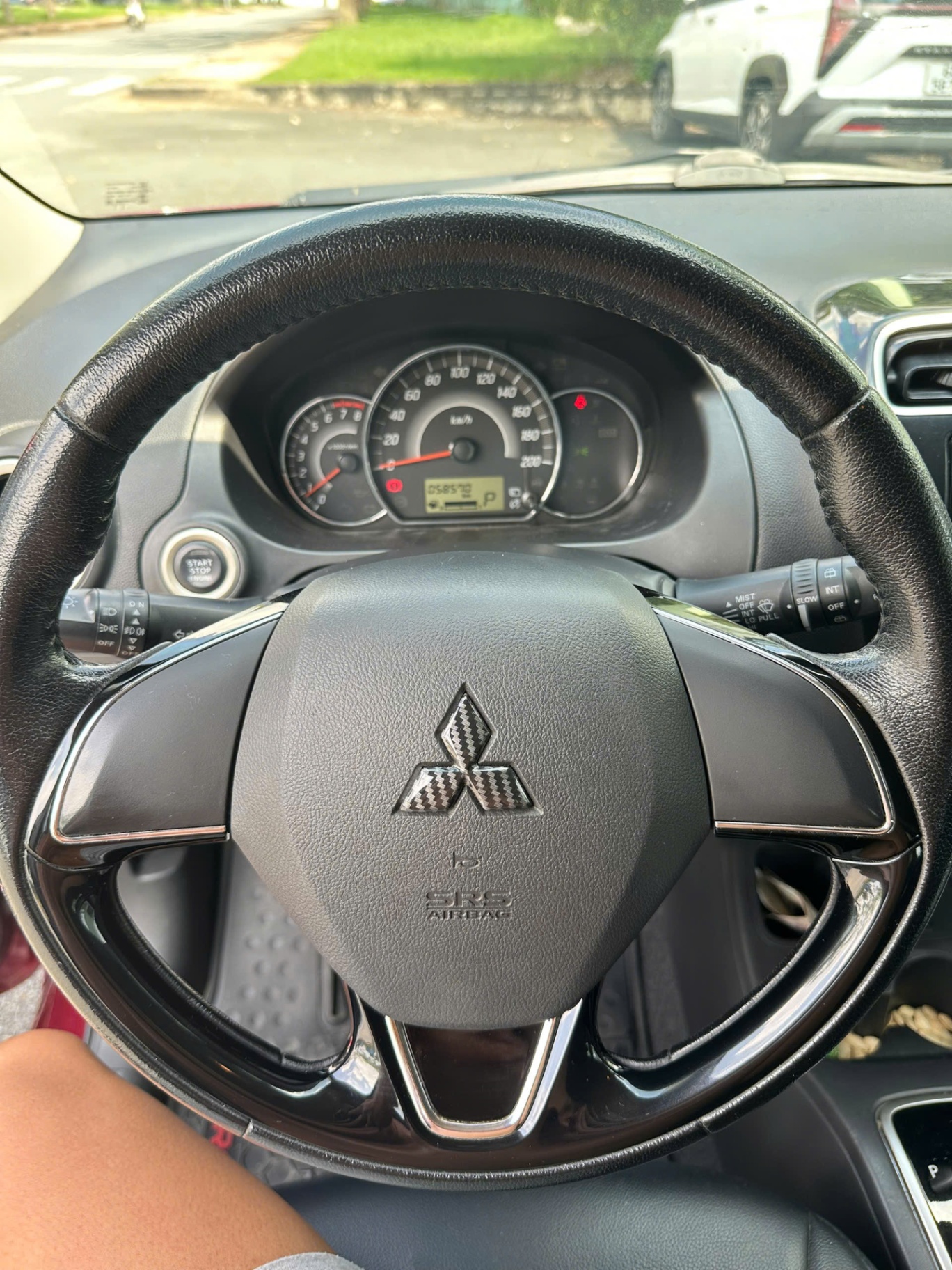 Mitsubishi mirage 1.2 AT 2017 - Nội thất 2