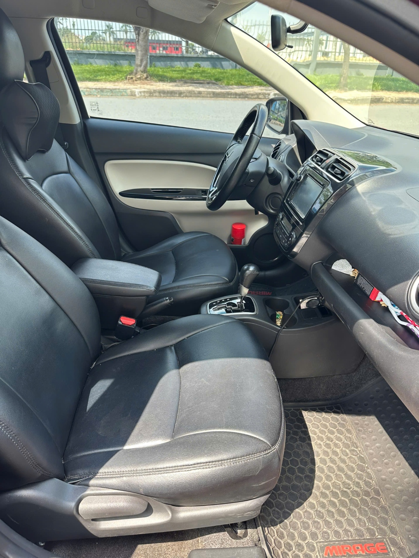 Mitsubishi mirage 1.2 AT 2017 - Nội thất 4