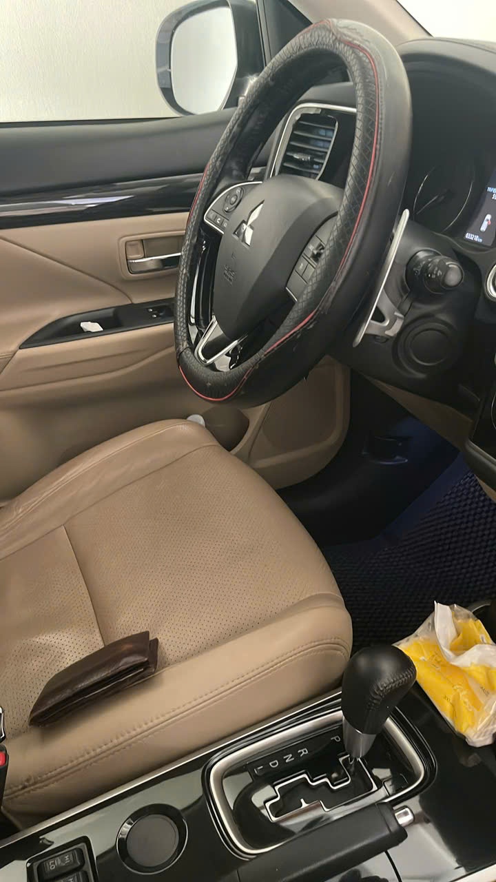 Mitsubishi Outlander 2017 màu xám - Nội thất 3