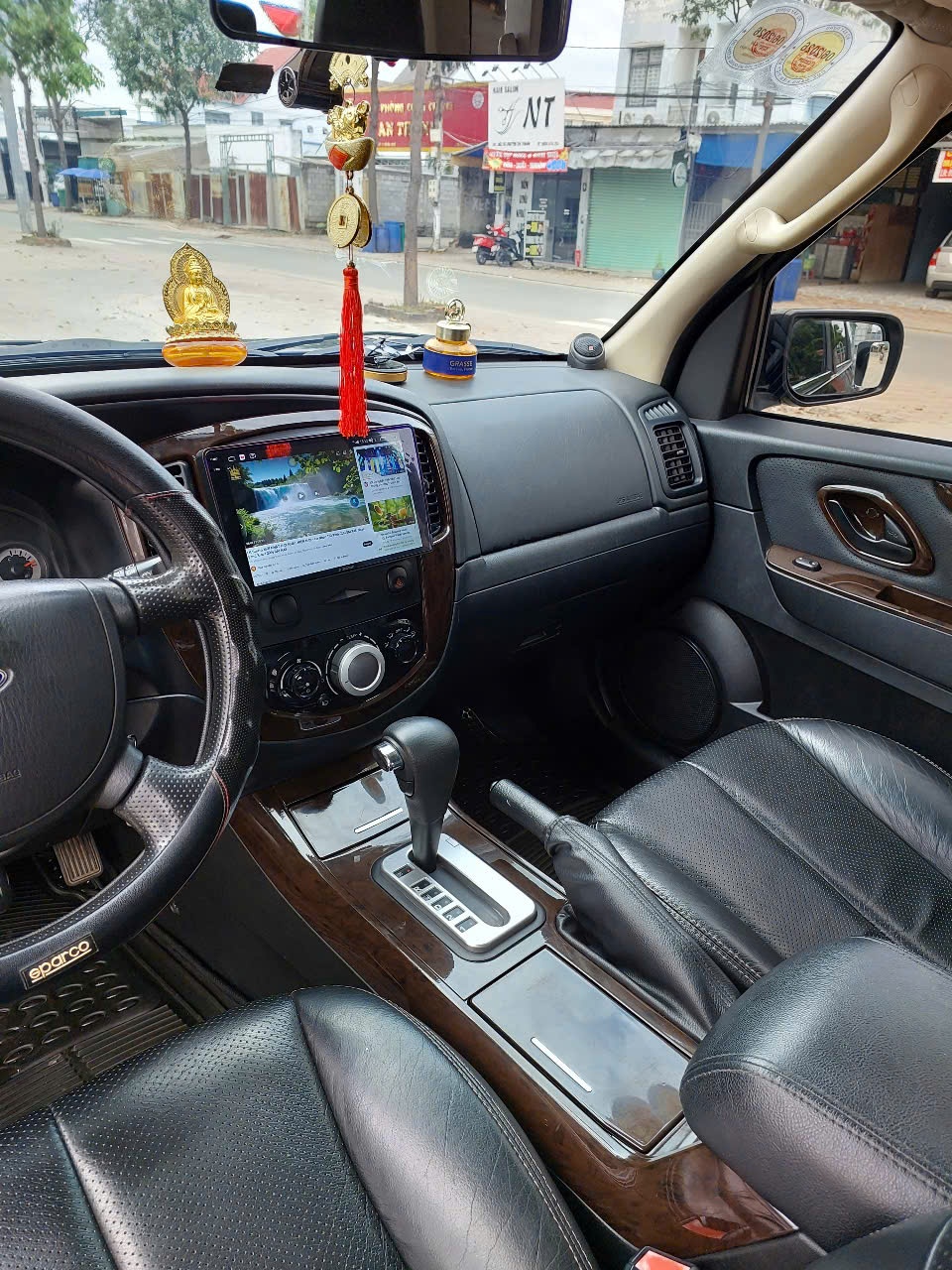 Ford Escape 2010  - Nội thất 1