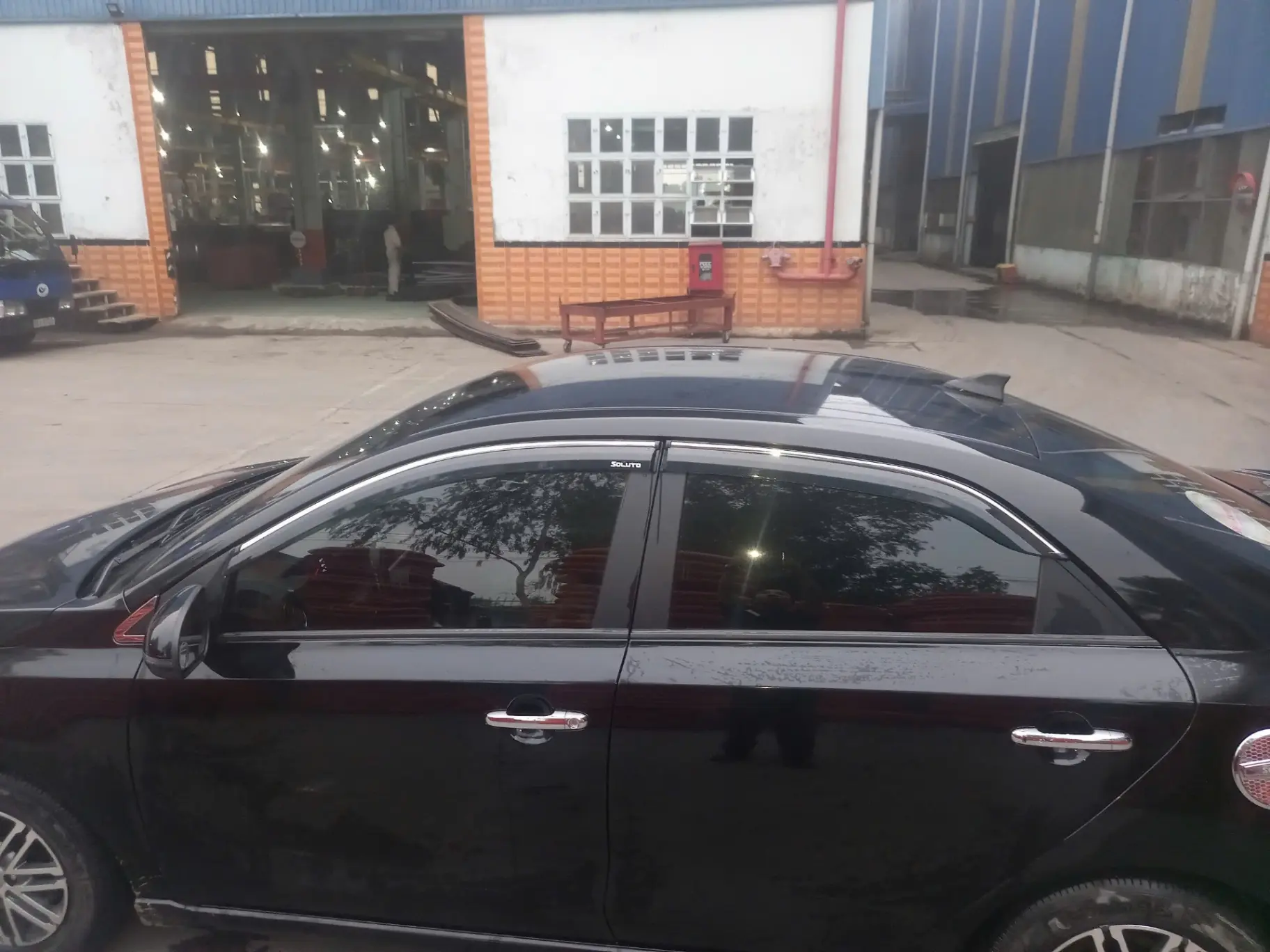 KIA SOLUTO 1.4AT LUXURY - Ngoại thất 11