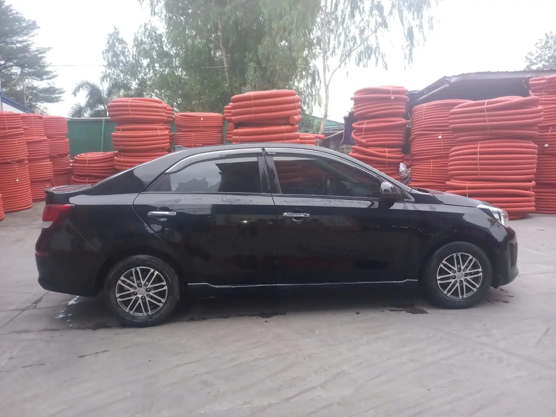 KIA SOLUTO 1.4AT LUXURY - Ngoại thất 7