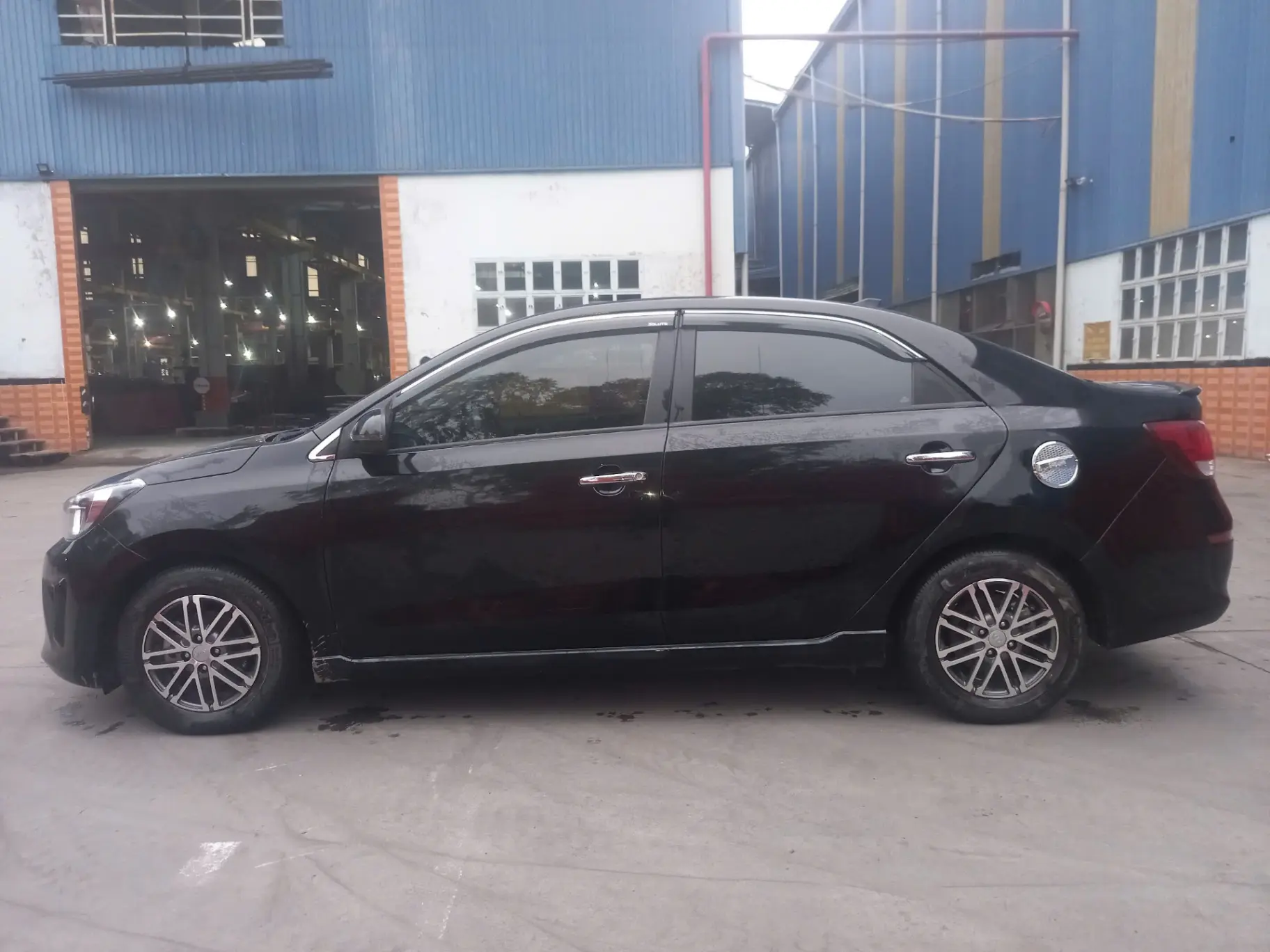 KIA SOLUTO 1.4AT LUXURY - Ngoại thất 9