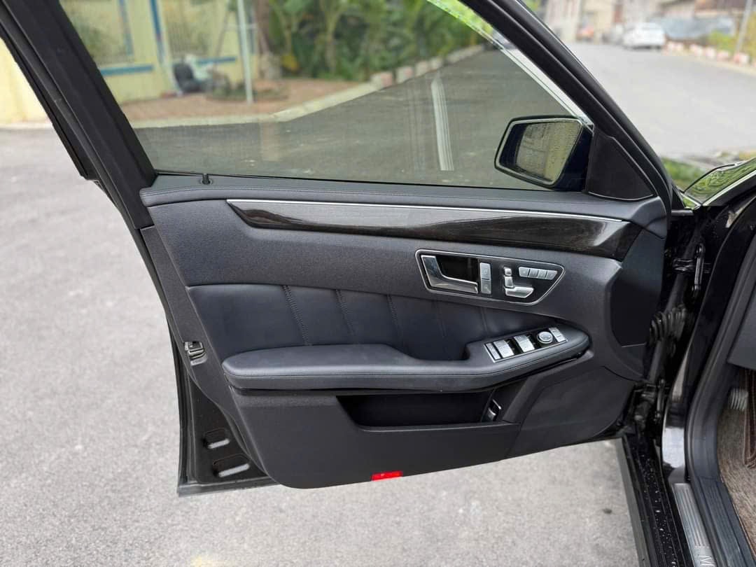 Mercedes-Benz E250 2011 - Nội thất 2