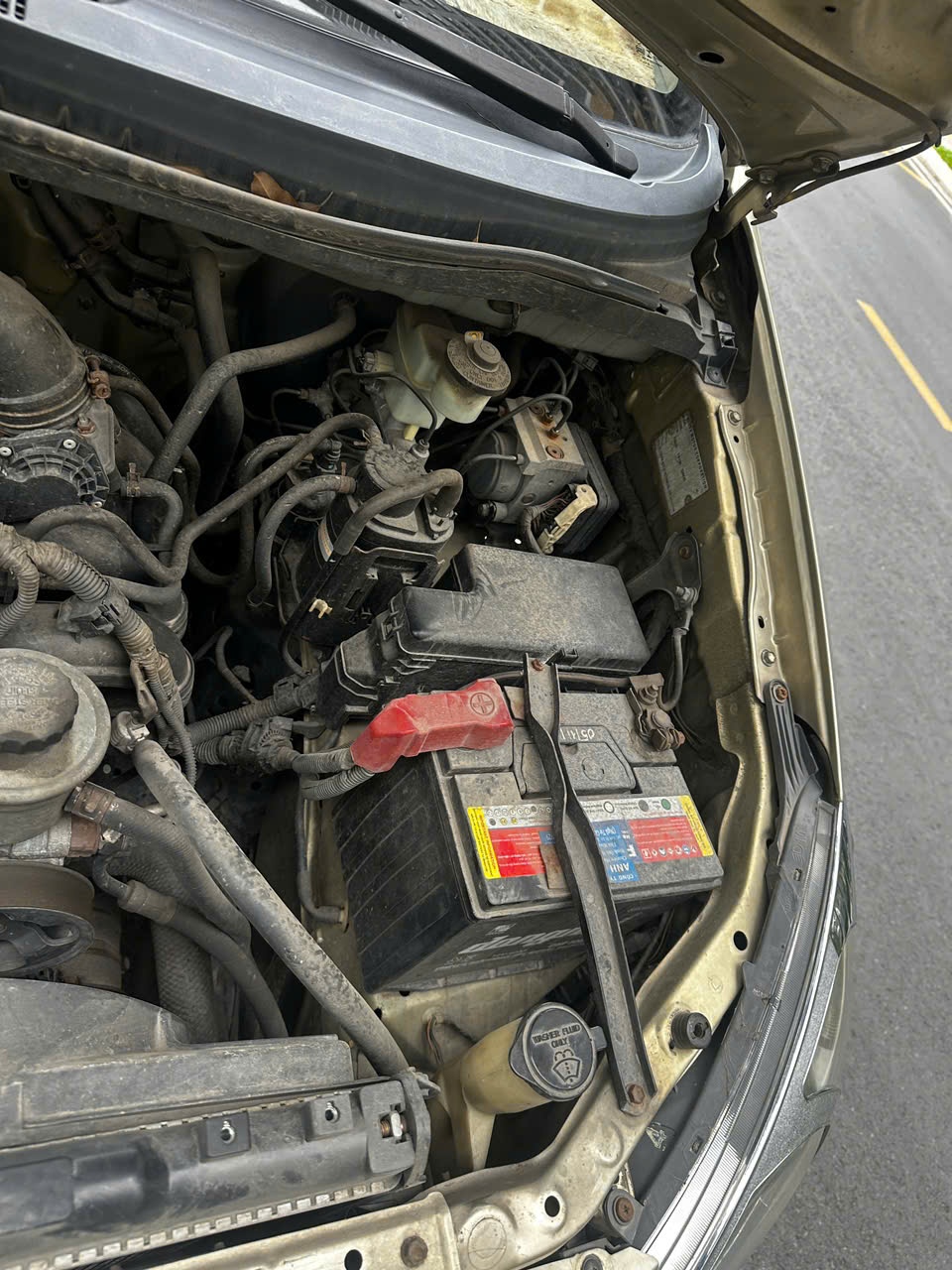 Toyota Innova 2007  - Khoang động cơ 13