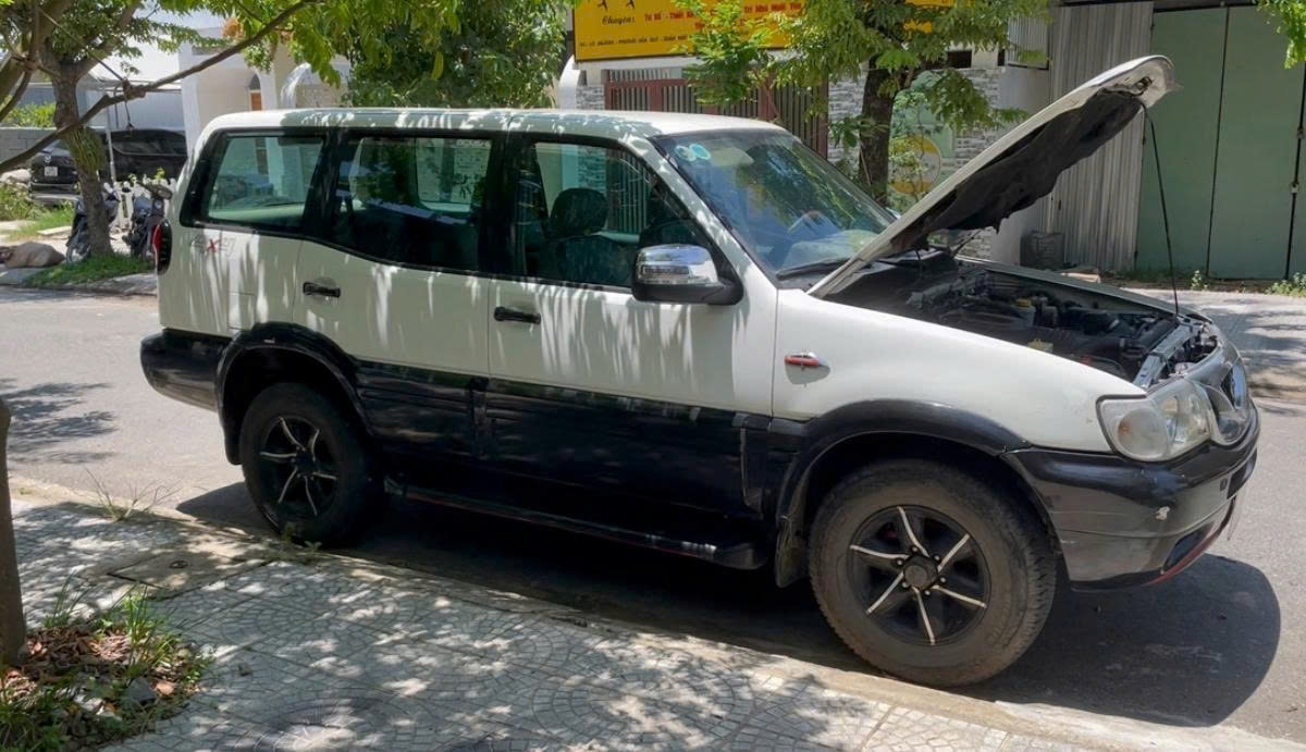 Nissan Terrano II 7 chỗ 2 cầu máy xăng 24 đời 2000