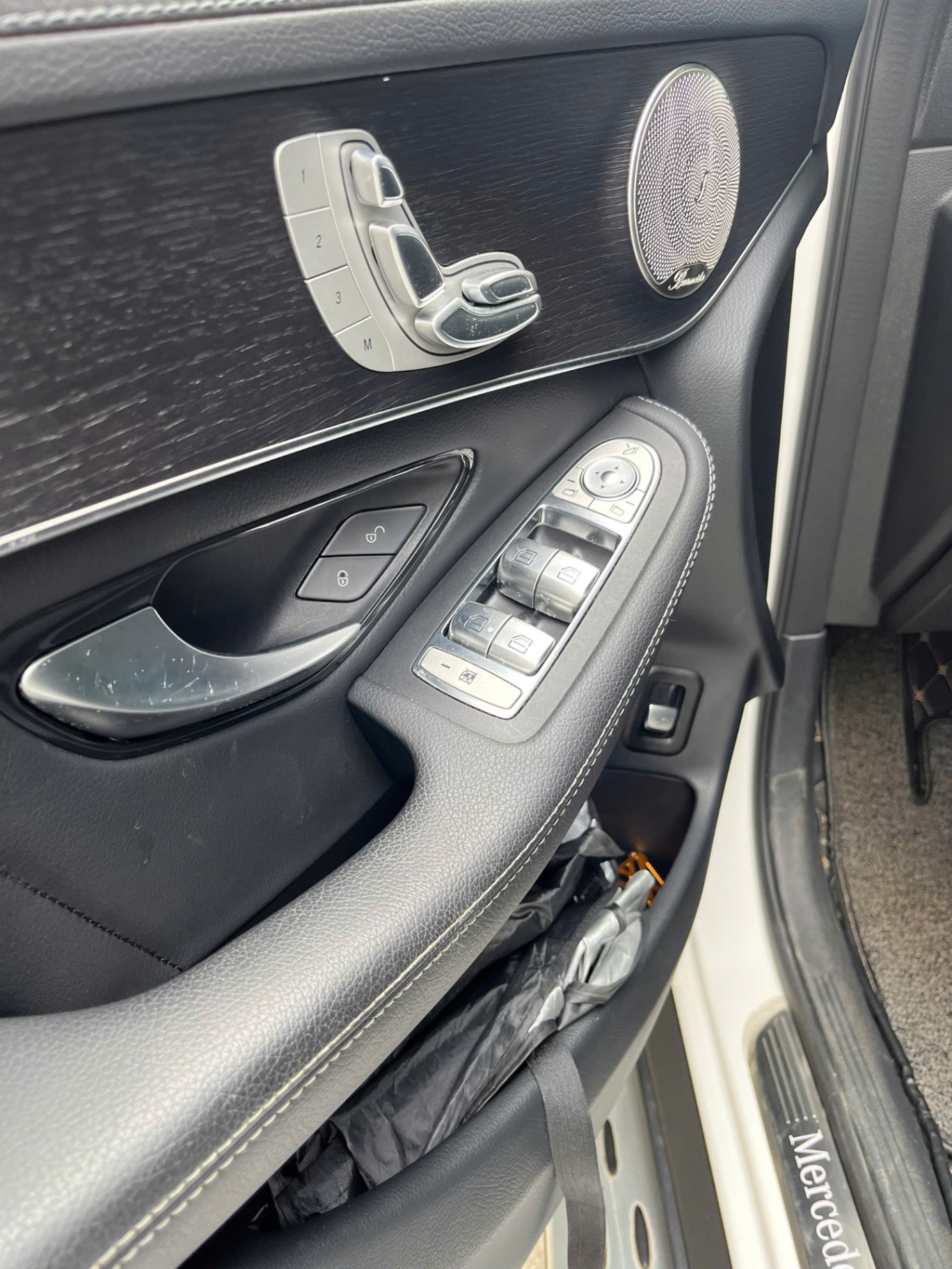 Mercedes Benz GLC 300 4Matic 2022 - Nội thất 2