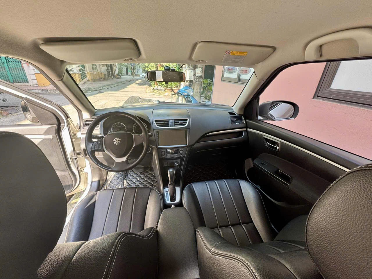 Suzuki Swift 2015  - Nội thất 2