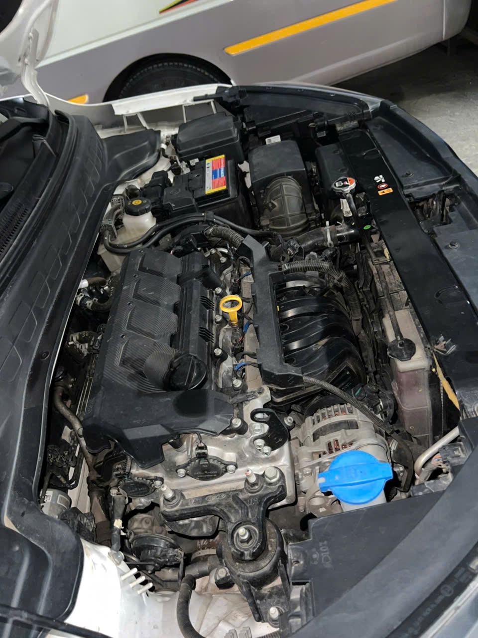 Kia Sonet Premium 2022 - Khoang động cơ 1