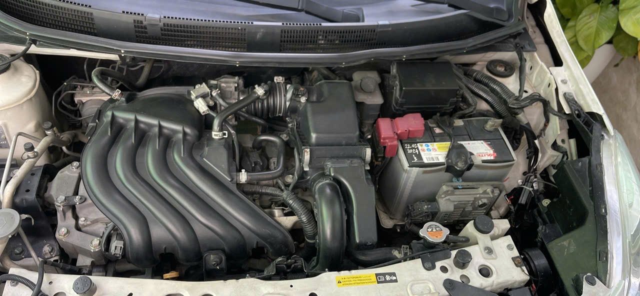 Nissan Sunny 2018 bản cao nhất - Khoang động cơ 1