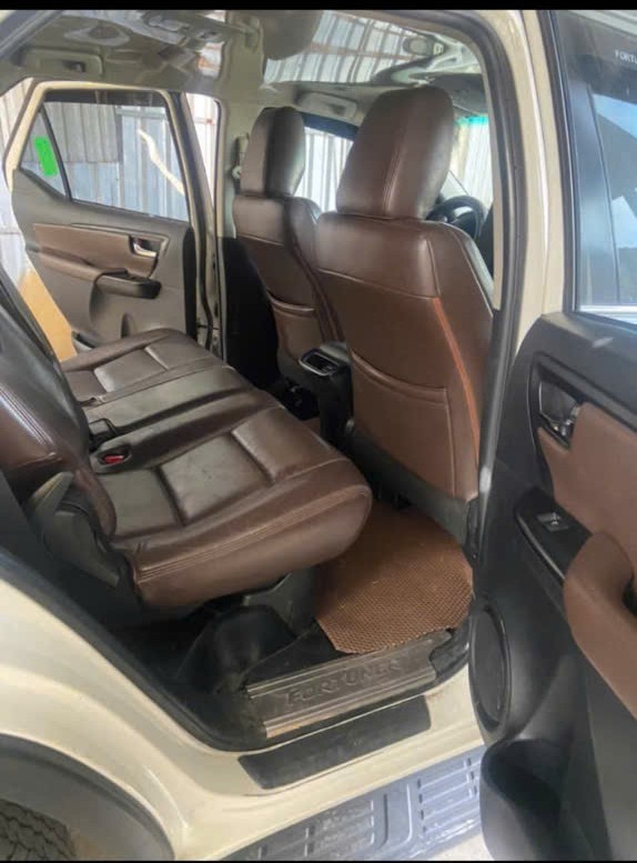 Toyota Fortuner 2.4G 4x2 MT 2017 - Nội thất 1