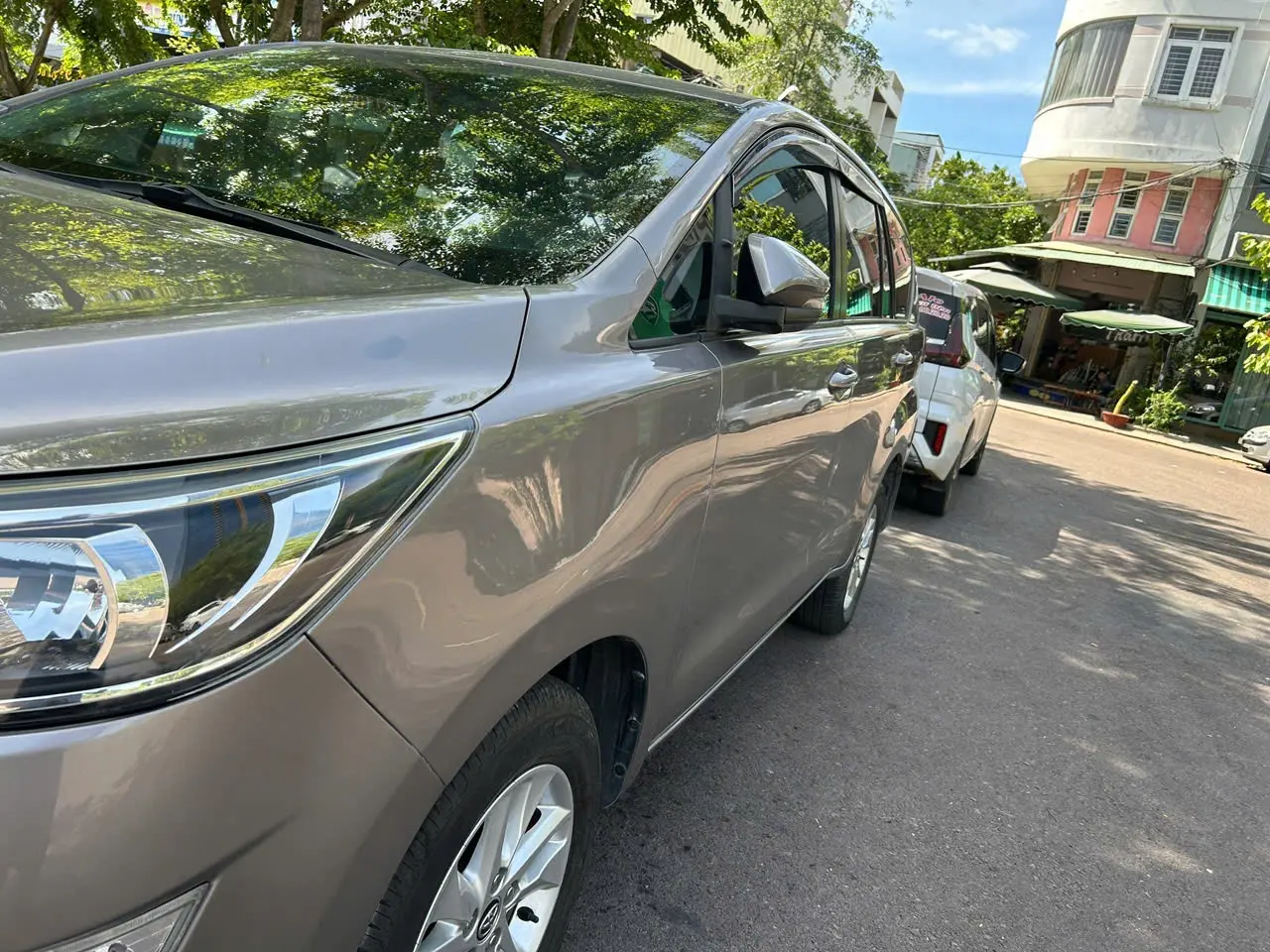 Toyota Inova E 2018 màu đồng ánh kim - Ngoại thất 1