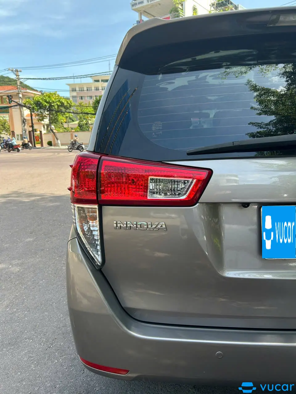 Toyota Inova E 2018 màu đồng ánh kim - Ngoại thất 4