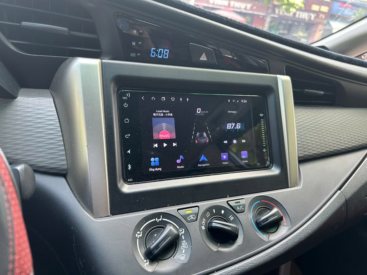 Toyota Inova E 2018 màu đồng ánh kim - Nội thất 2