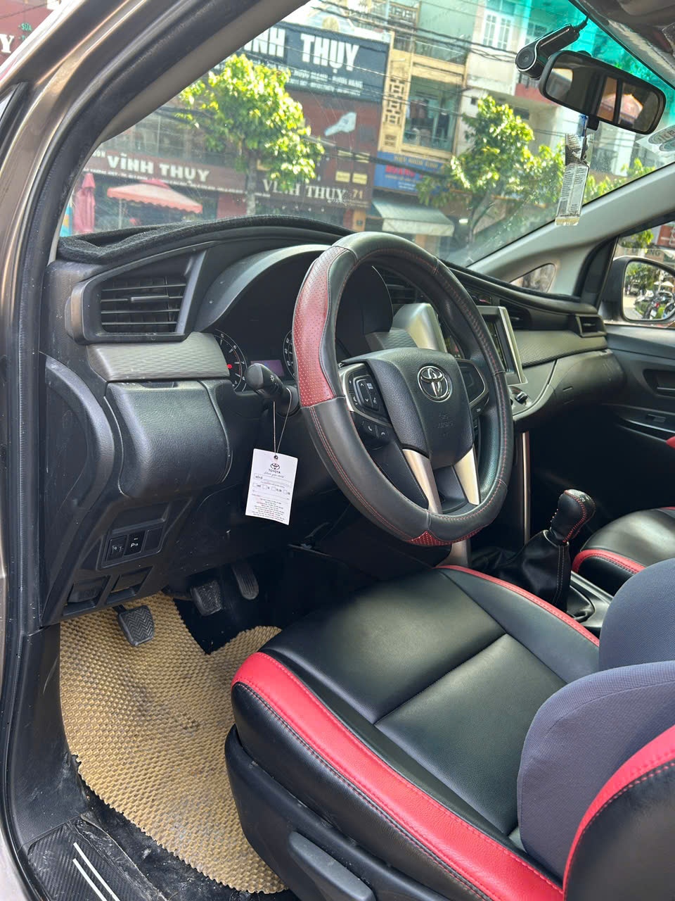 Toyota Inova E 2018 màu đồng ánh kim - Nội thất 3