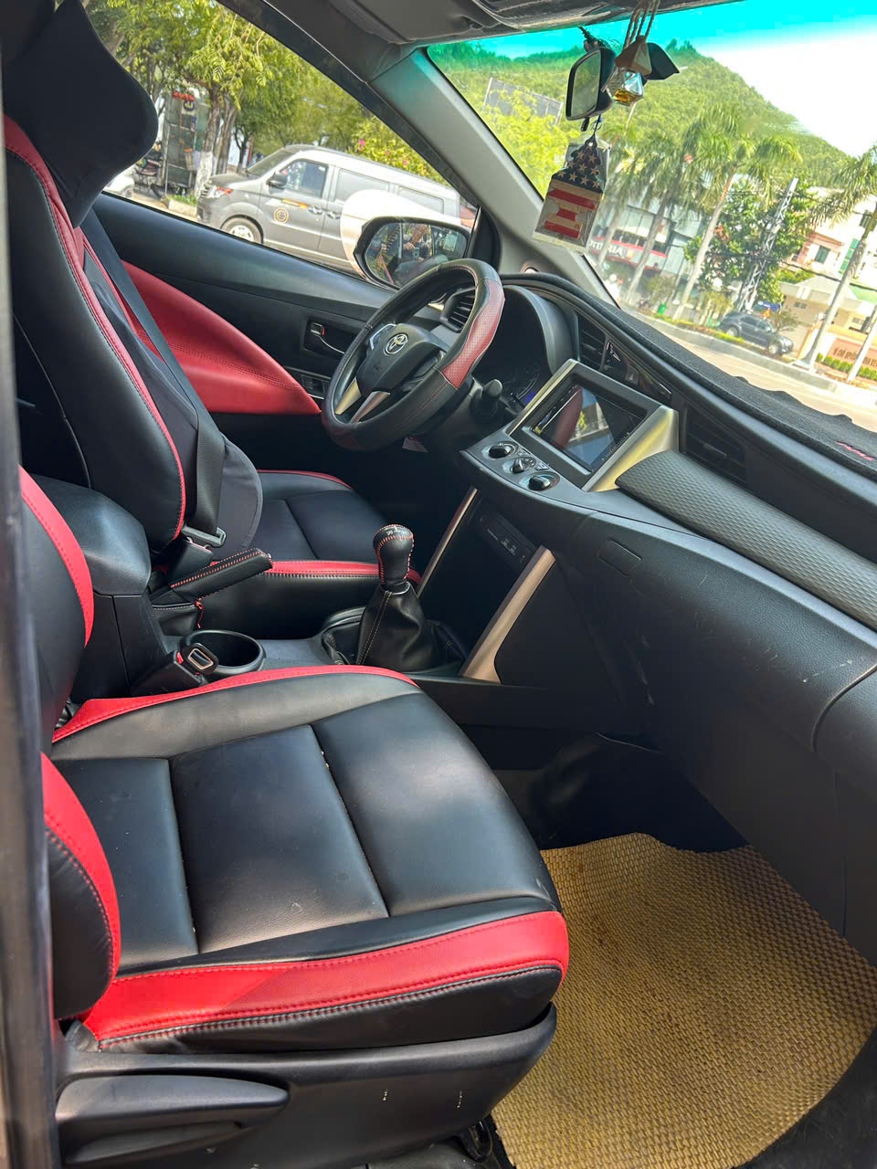 Toyota Inova E 2018 màu đồng ánh kim - Nội thất 4
