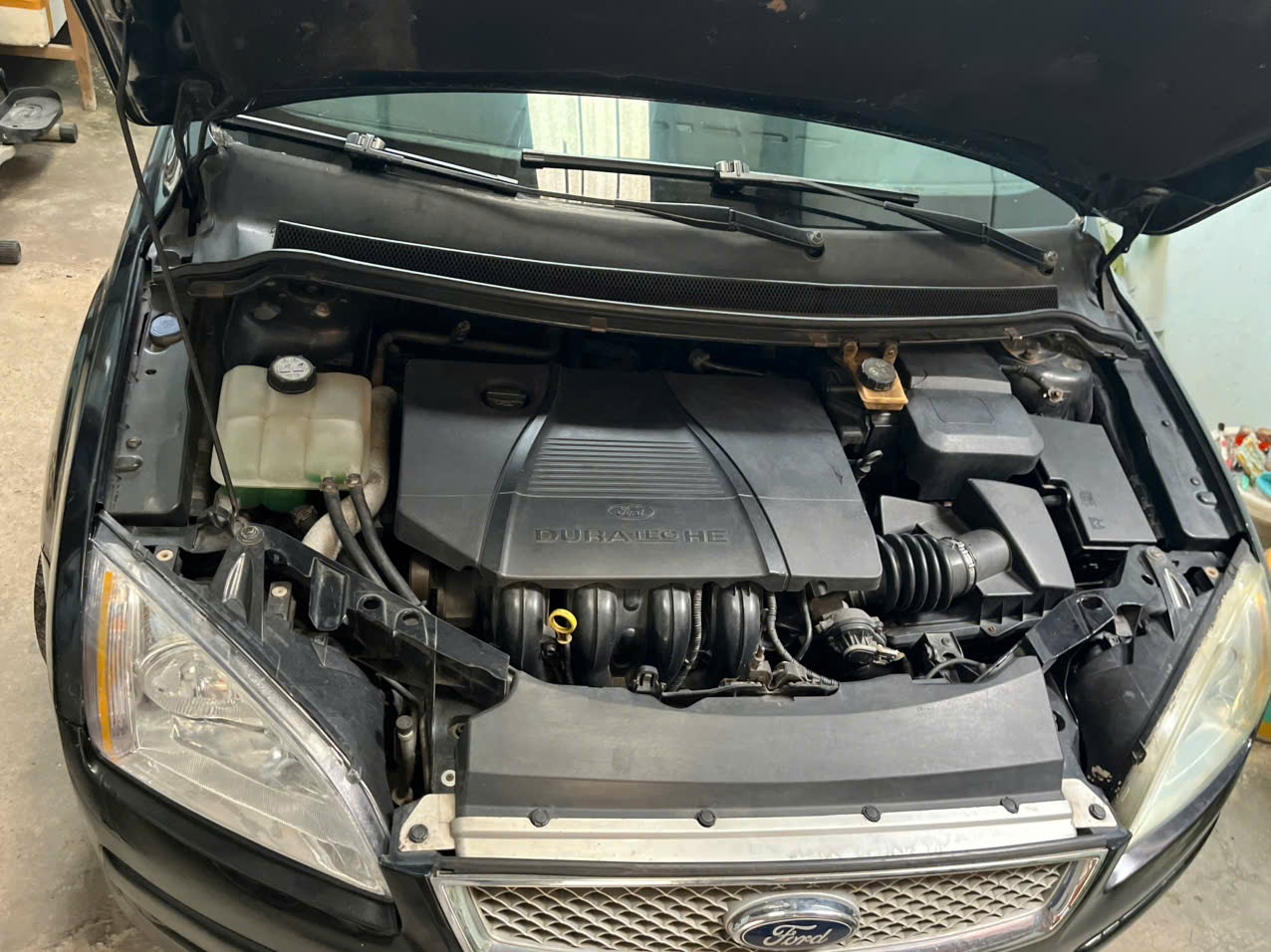 Ford Focus Số tự động 2005  - Khoang động cơ 1