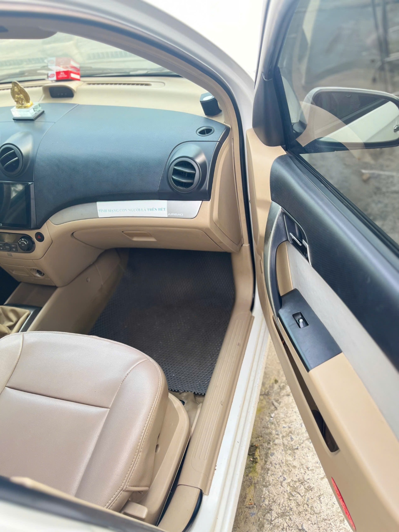 Chevrolet Aveo LT 1.5 MT 2015. - Nội thất 1