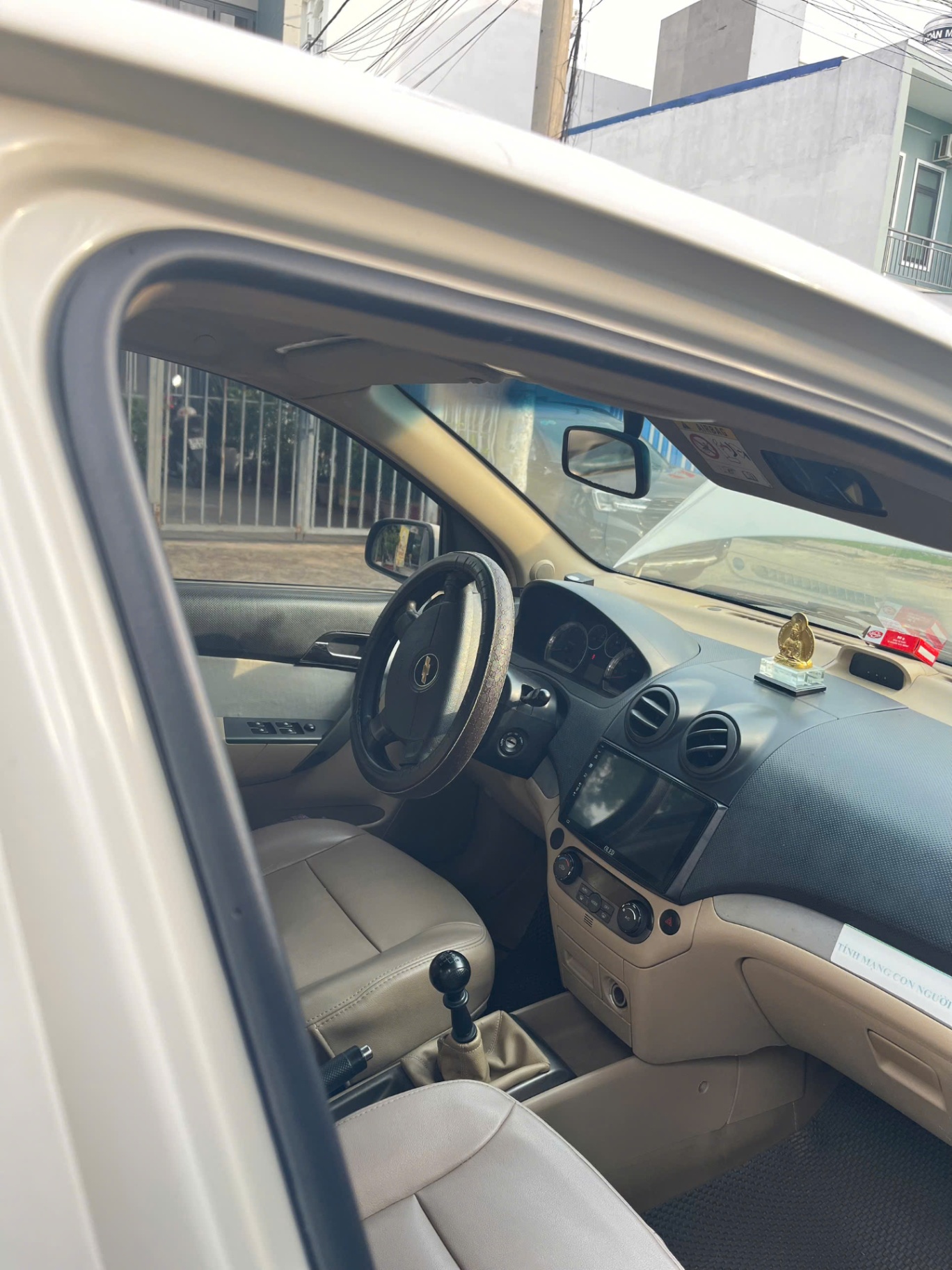 Chevrolet Aveo LT 1.5 MT 2015. - Nội thất 4