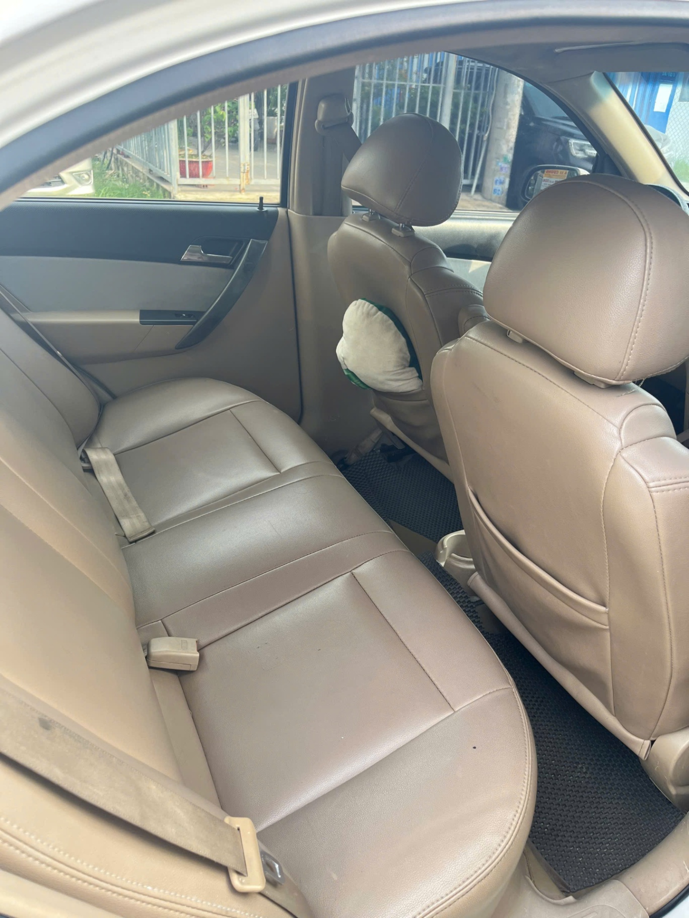Chevrolet Aveo LT 1.5 MT 2015. - Nội thất 3