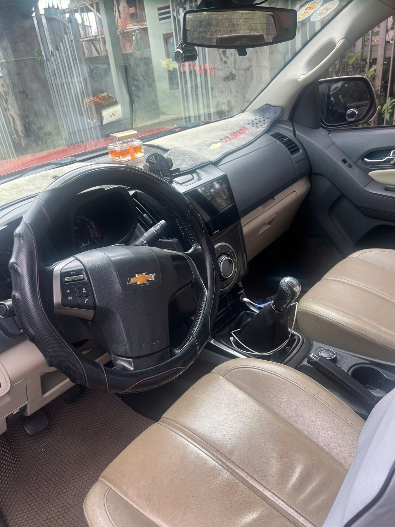 Chevrolet Colorado 2.8 MT 2013 máy dầu - Nội thất 3