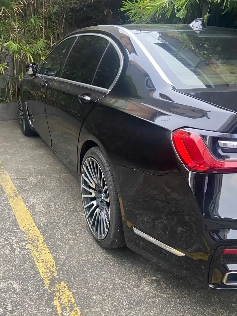 BMW 750Li 2009 - Ngoại thất 1