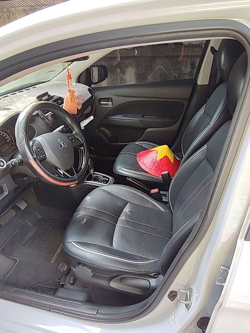 Mitsubishi Attrage Premium 1.2 CVT - Nội thất 2