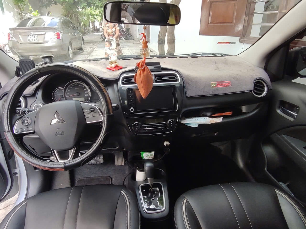 Mitsubishi Attrage Premium 1.2 CVT - Nội thất 4