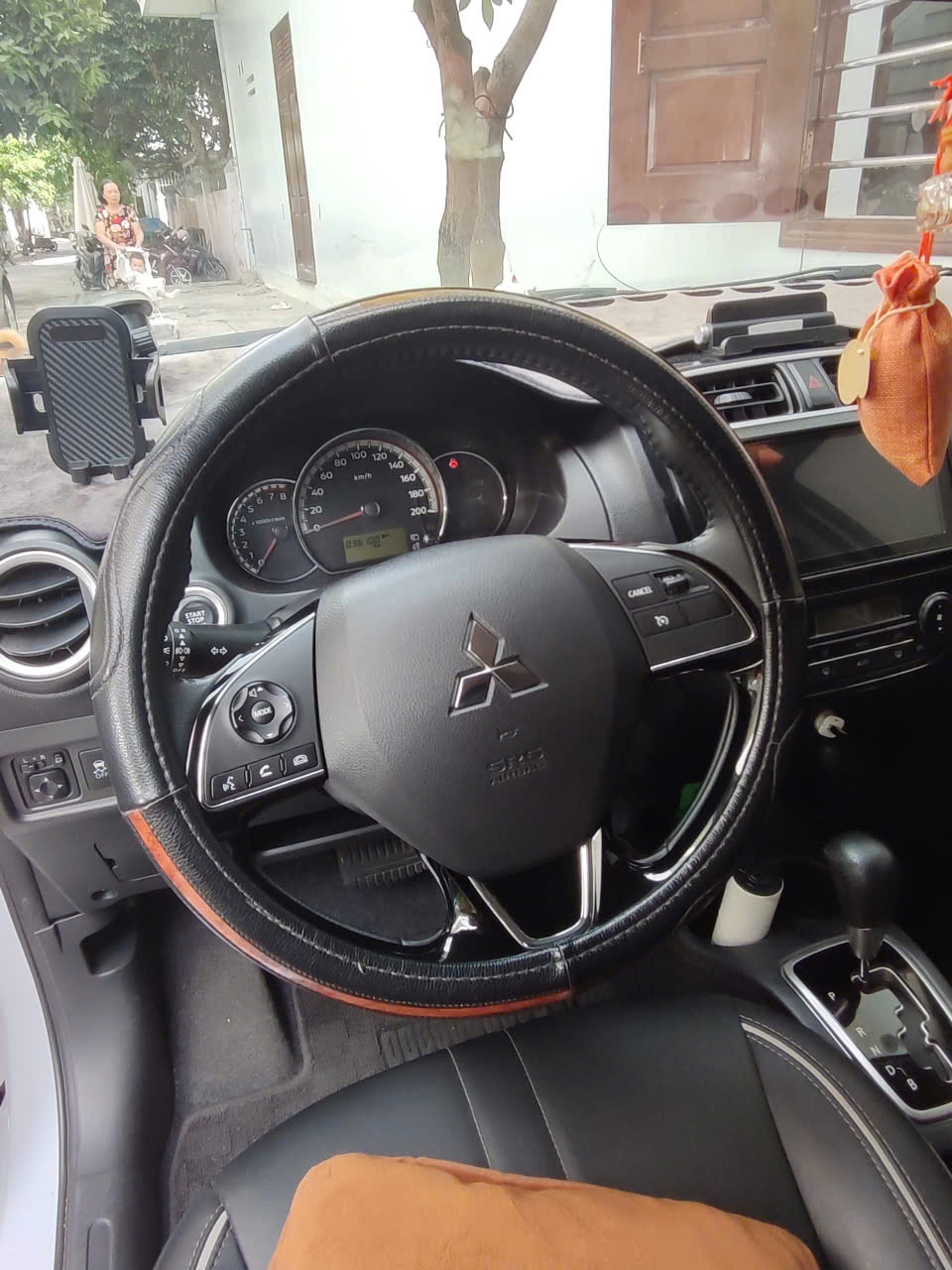 Mitsubishi Attrage Premium 1.2 CVT - Nội thất 6
