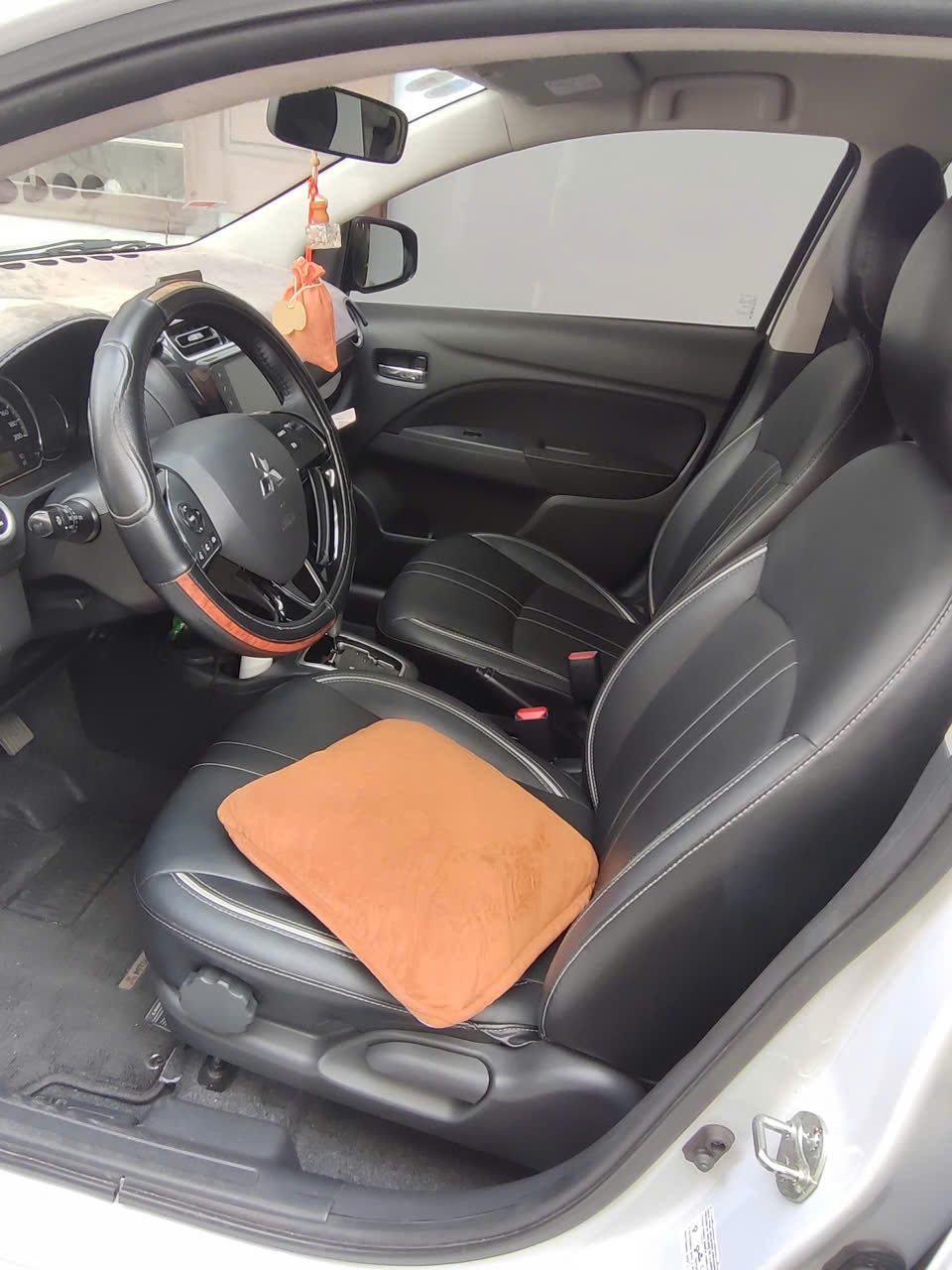 Mitsubishi Attrage Premium 1.2 CVT - Nội thất 7