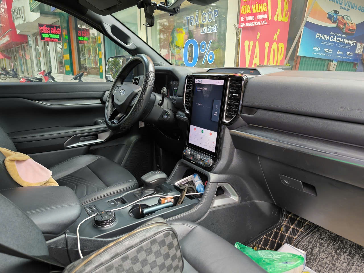 Ford Everest Bản cao nhất 2023 - Nội thất 3