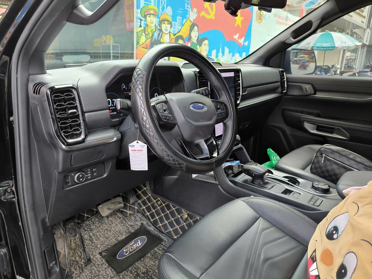 Ford Everest Bản cao nhất 2023 - Nội thất 4