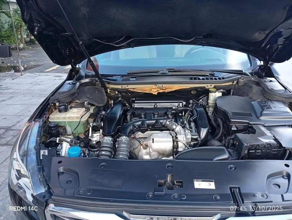 Xe Peugeot 508 1.6 AT 2015 - Khoang động cơ 1