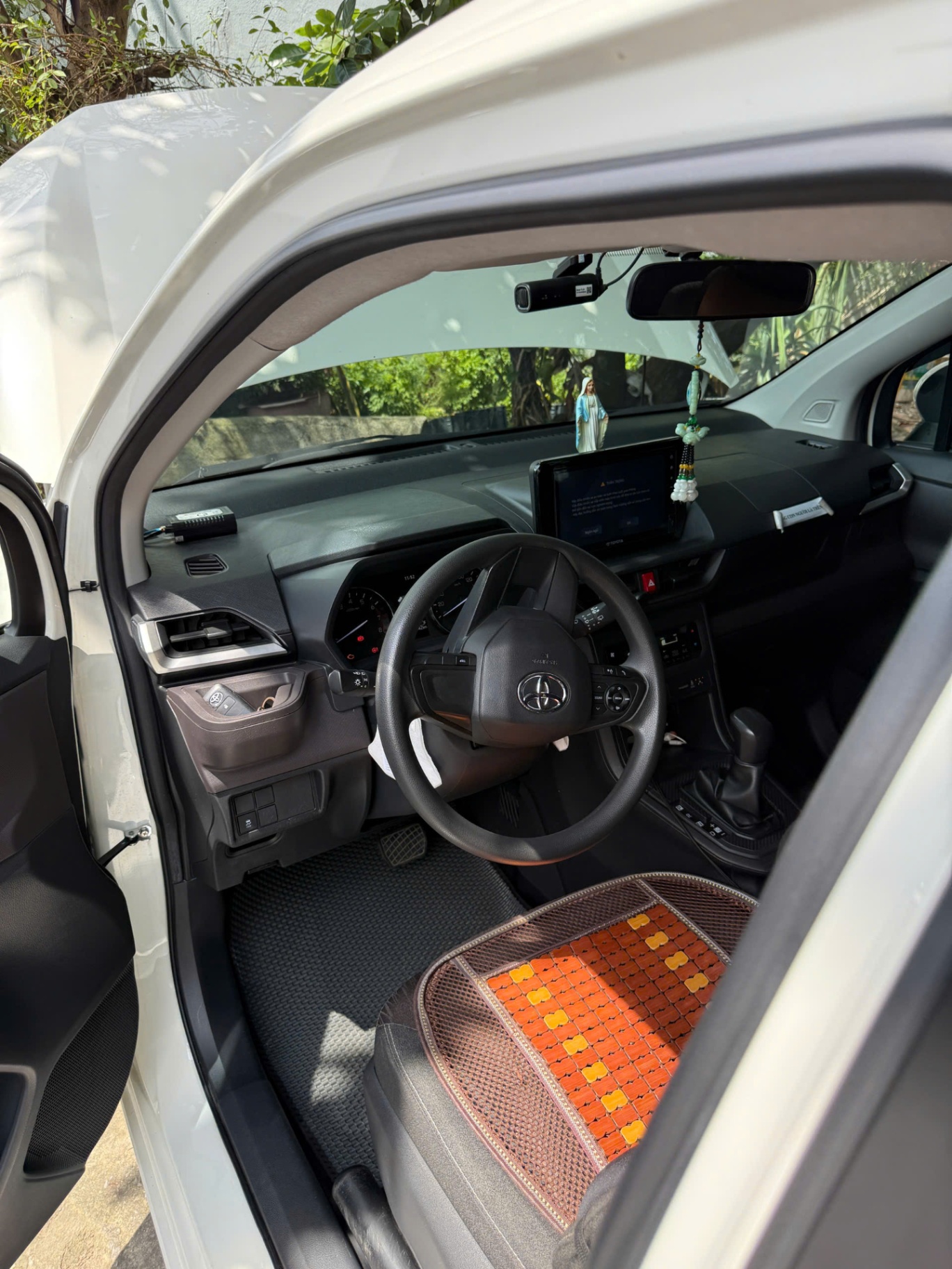Toyota Avanza Premio 1.5 AT 2024 - Nội thất 11