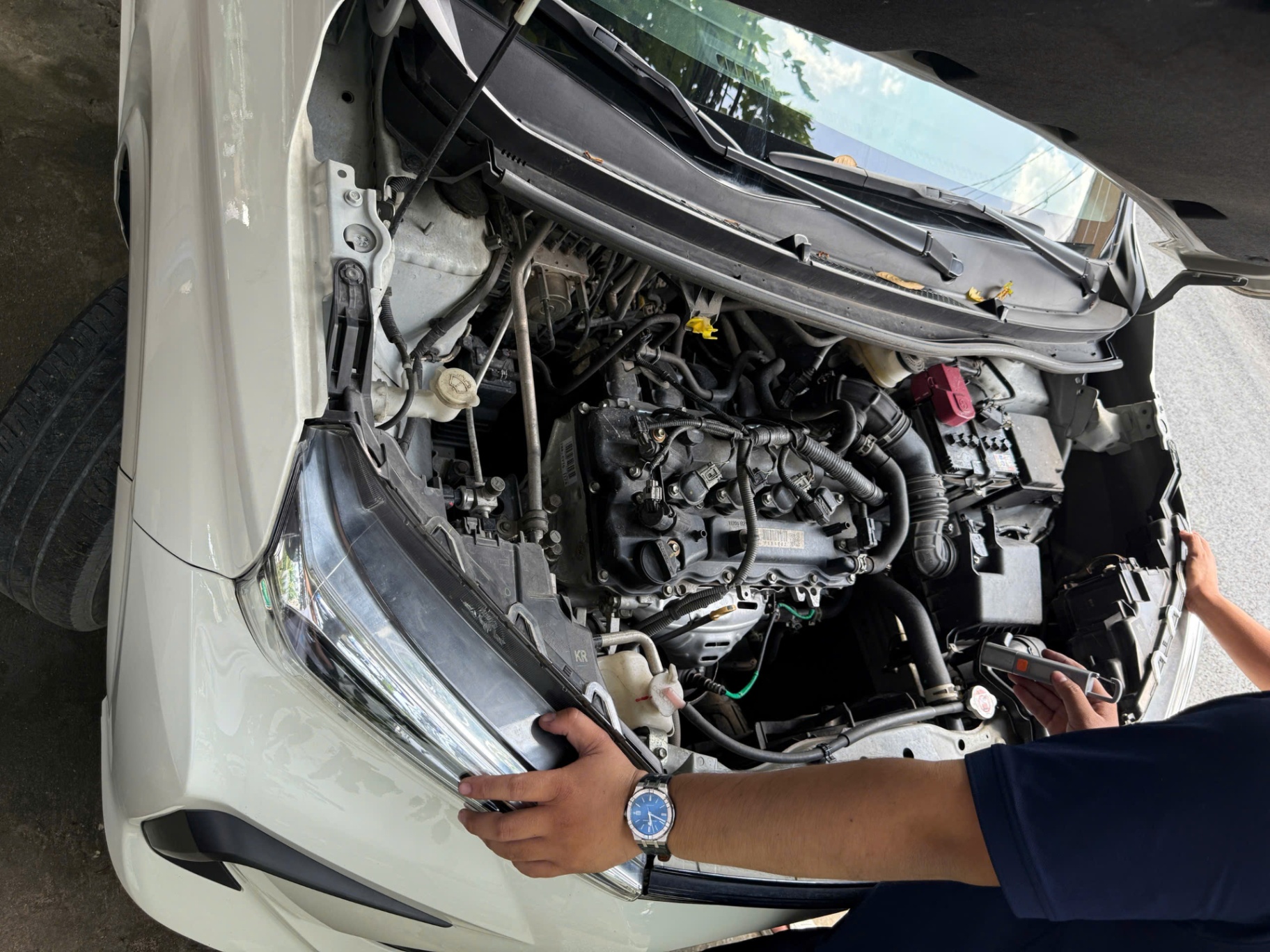 Toyota Avanza Premio 1.5 AT 2024 - Khoang động cơ 1