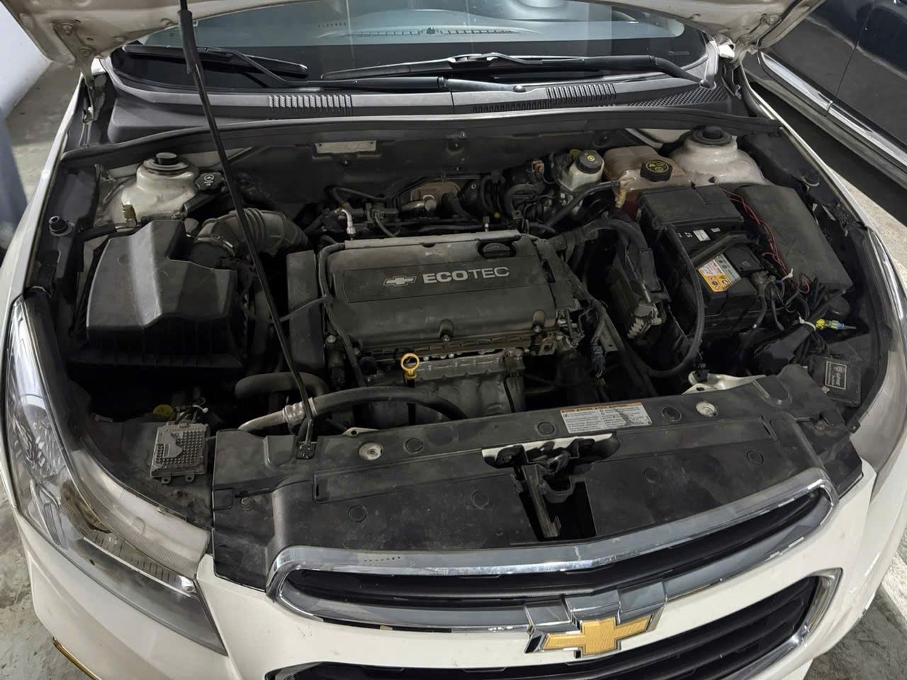 Chevrolet Cruze 2015 - Khoang động cơ 4