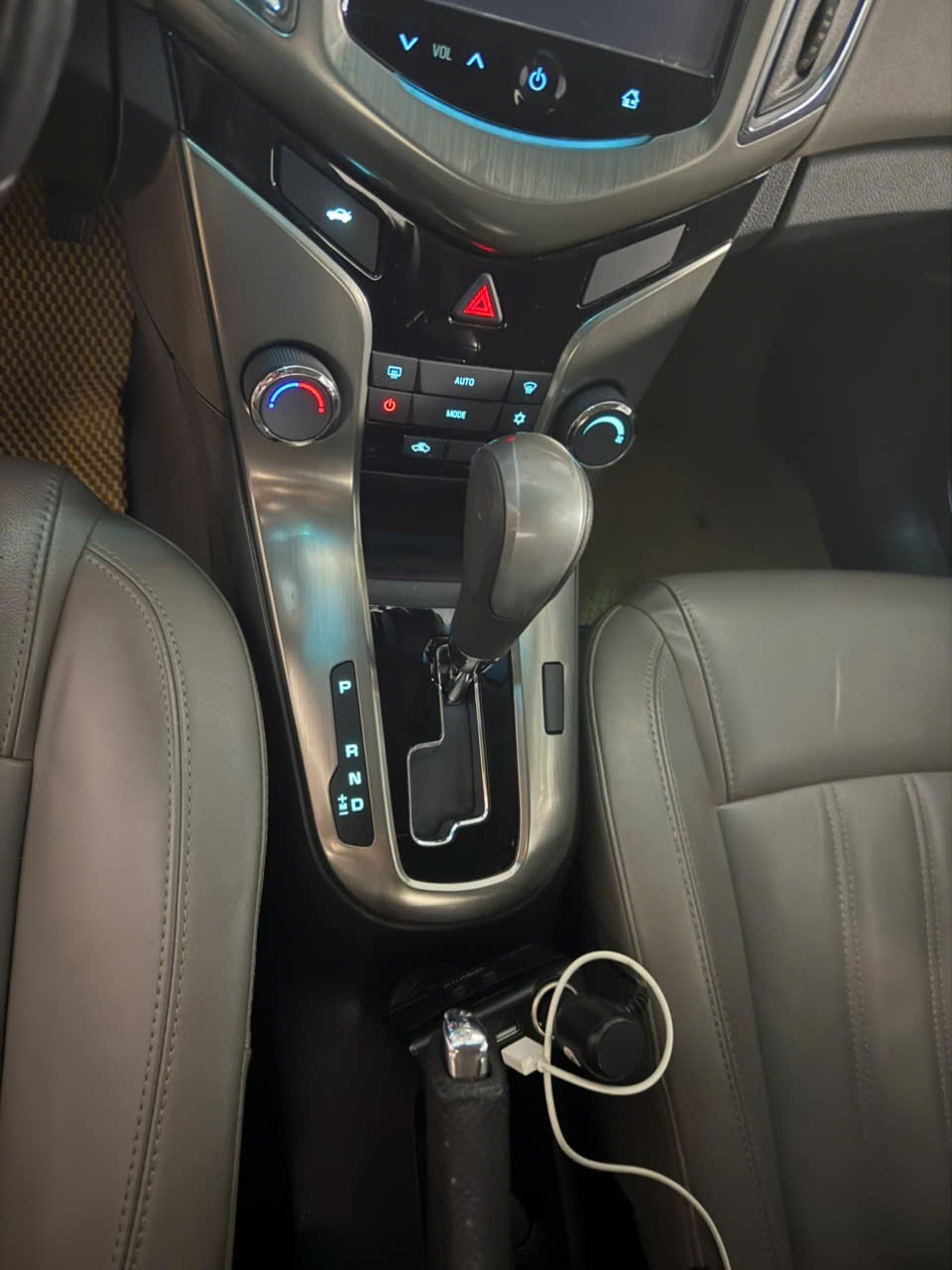 Chevrolet Cruze 2015 - Nội thất 3
